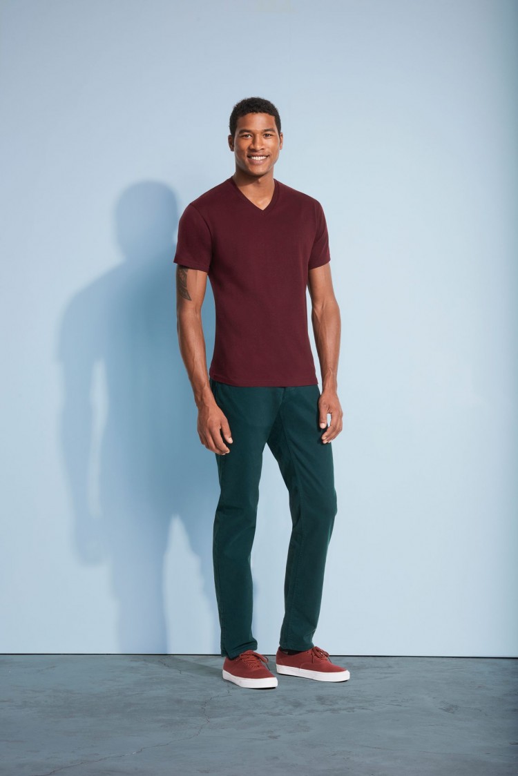 Футболка мужская с V-образным вырезом Victory 150, красная Футболка мужская с V-образным вырезом Victory 150, красная