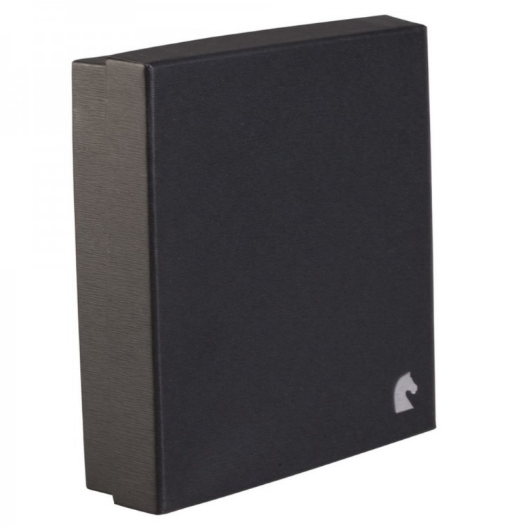 Тарелка из серии «Ход конем» Тарелка из серии «Ход конем»