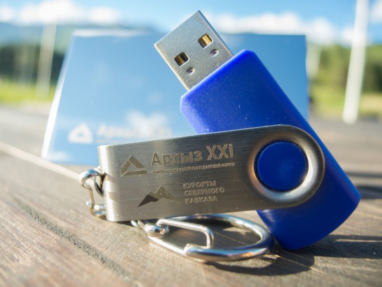 Флешка Twist, синяя, 16 Гб Флешка Twist, синяя, 16 Гб